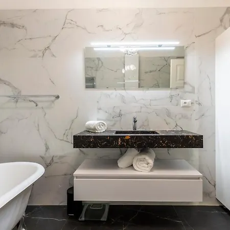 Carre D'or, Superbe Sur Jardin, Elegant Et Ensoleille Daire