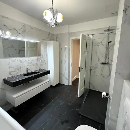 Carre D'or, Superbe Sur Jardin, Elegant Et Ensoleille Nice