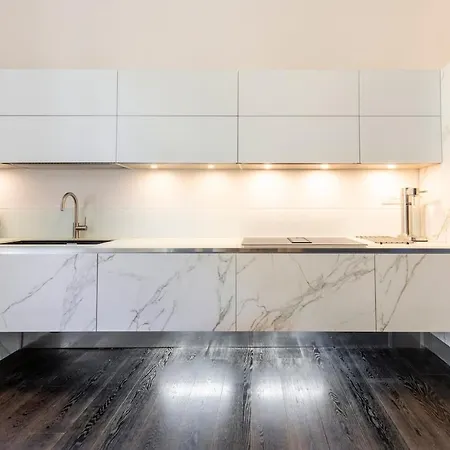 Daire Carre D'or, Superbe Sur Jardin, Elegant Et Ensoleille